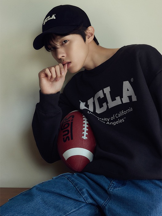 [슈퍼위크20%] 김우석 x UCLA 남여공용 UCLA 로고 프린트 기모 스웨트 셔츠[BLACK](UZALT91_39)